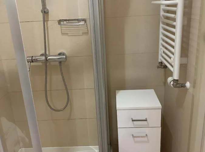 454 W Diva Apartment