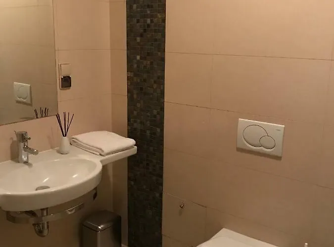 454 W Diva Apartment *