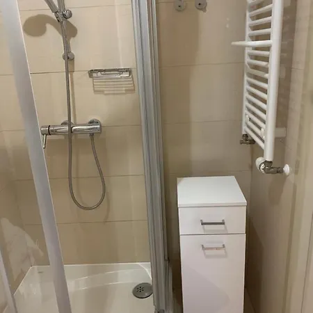 454 W Diva Apartment