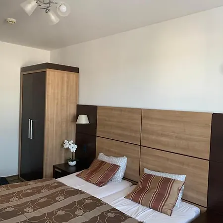 454 W Diva Apartment