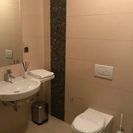 454 W Diva Apartment *
