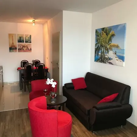 454 W Diva Apartment *